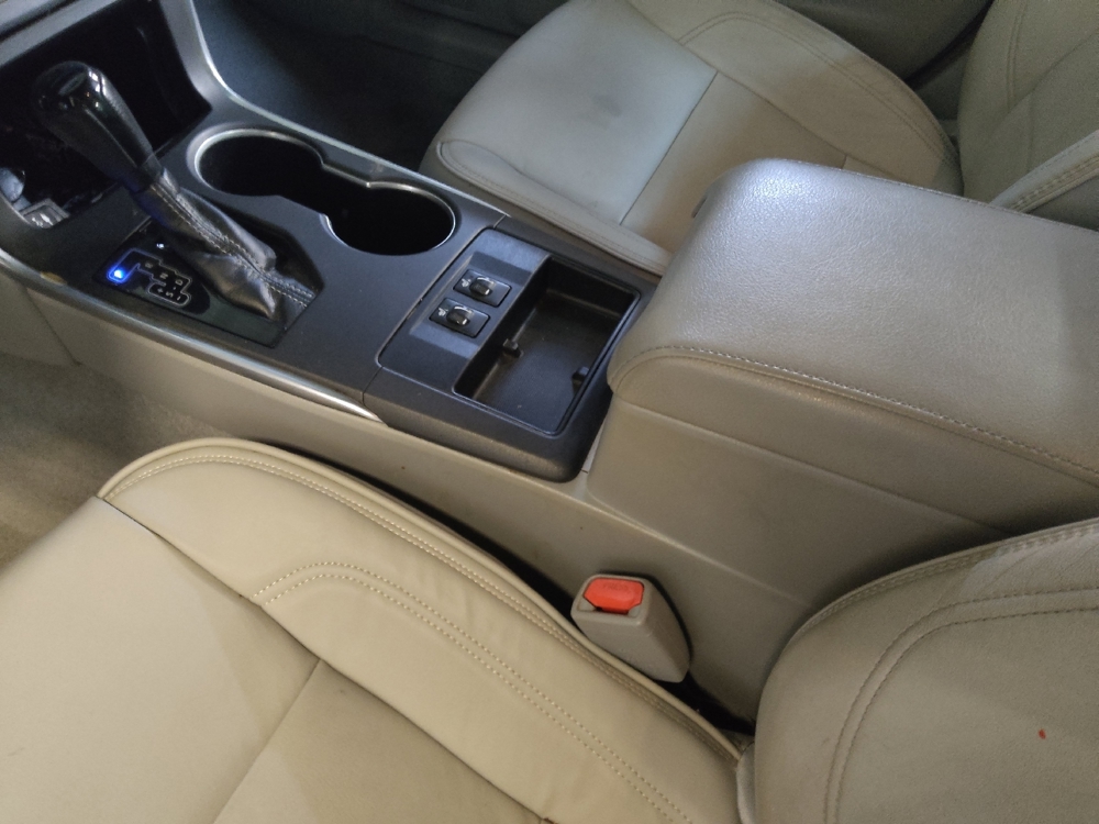 2016 Toyota Camry XLE - Photo 20