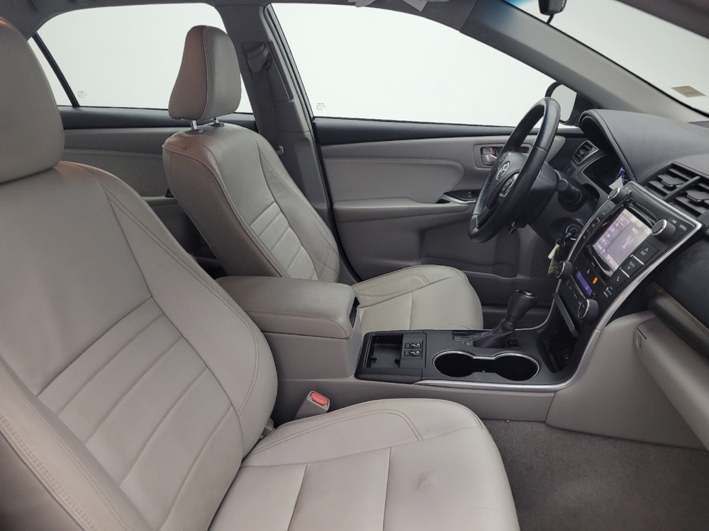 2016 Toyota Camry XLE - Photo 16