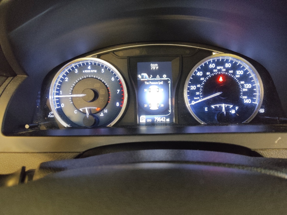 2016 Toyota Camry XLE - Photo 18