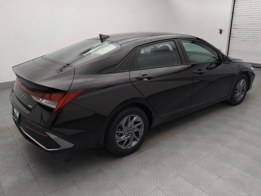 2024 Hyundai Elantra Blue - Photo 8