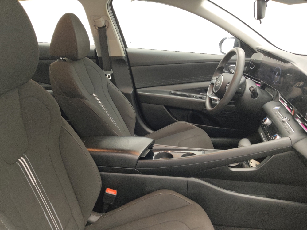 2024 Hyundai Elantra Blue - Photo 16