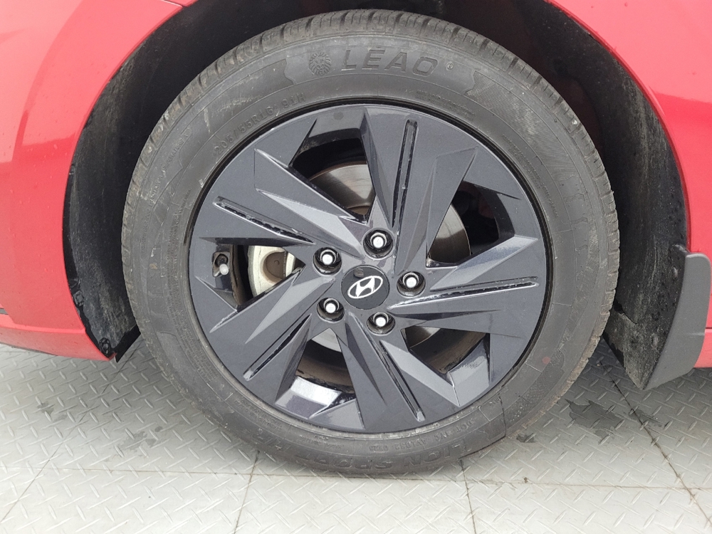 2023 Hyundai Elantra SEL - Photo 24