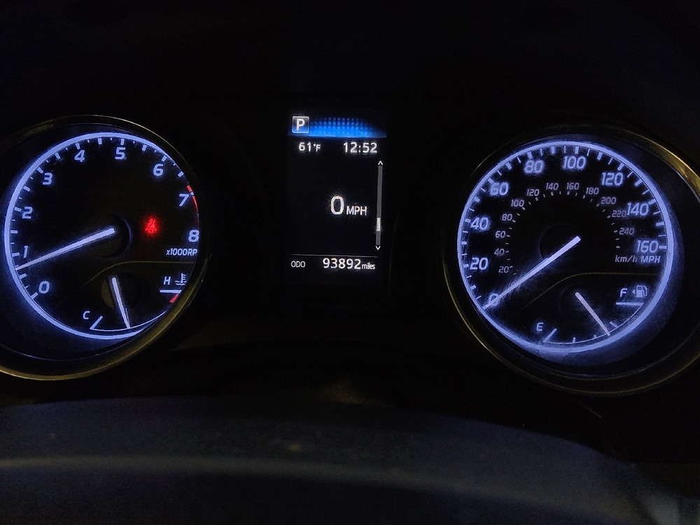 2019 Toyota Camry LE - Photo 18
