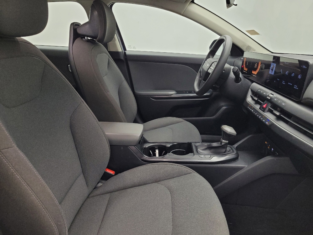 2025 Kia K4 LXS - Photo 16