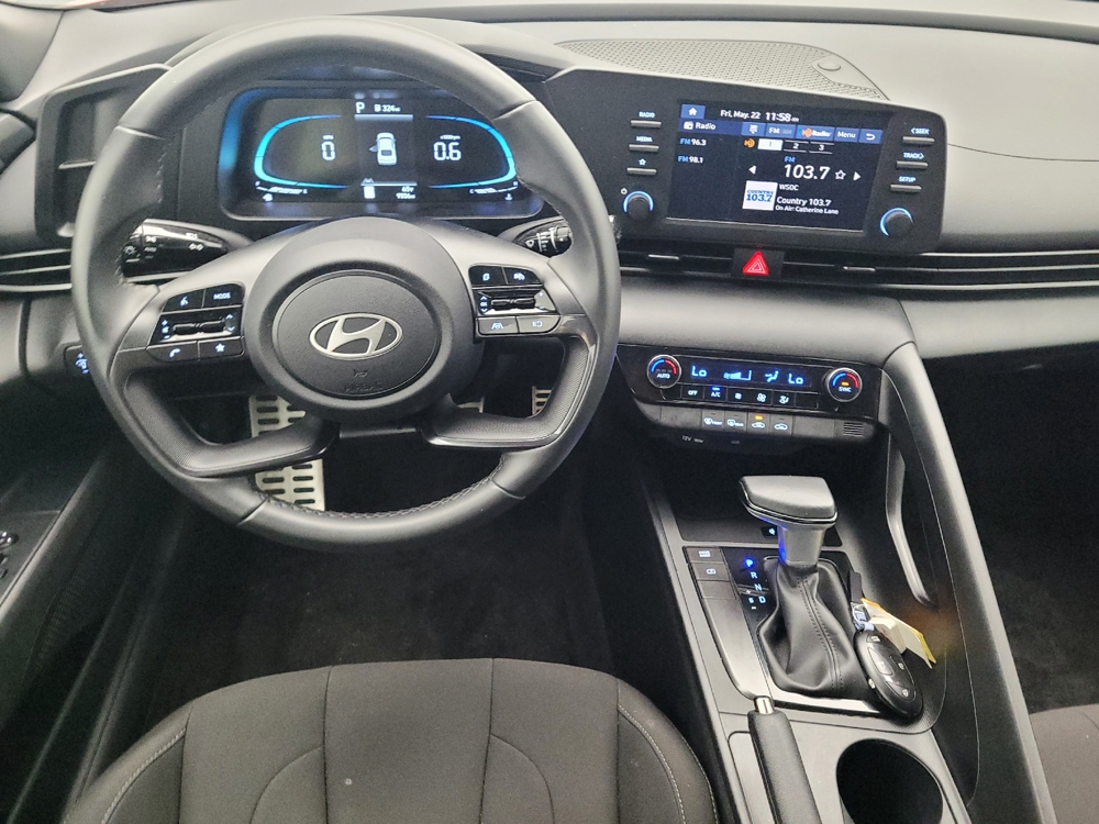 2025 Hyundai Elantra SEL - Photo 17