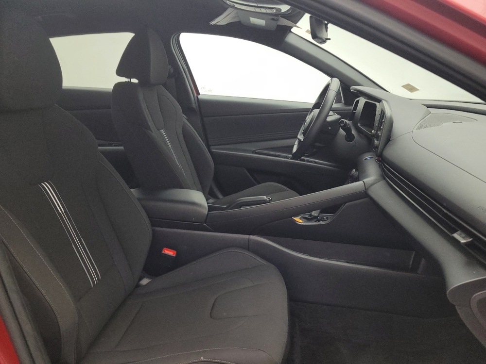 2025 Hyundai Elantra SEL - Photo 16