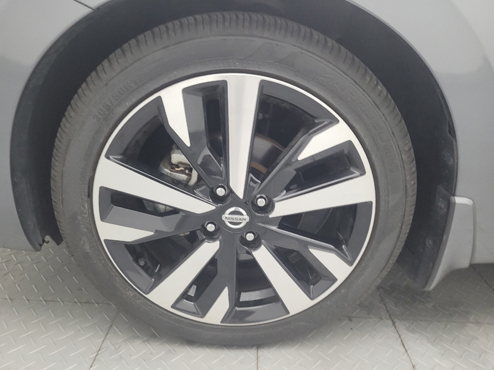 2022 Nissan Versa Sedan SR - Photo 24