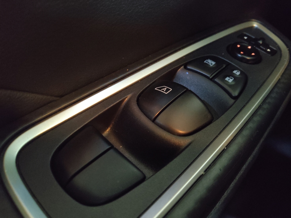 2022 Nissan Versa Sedan SR - Photo 21