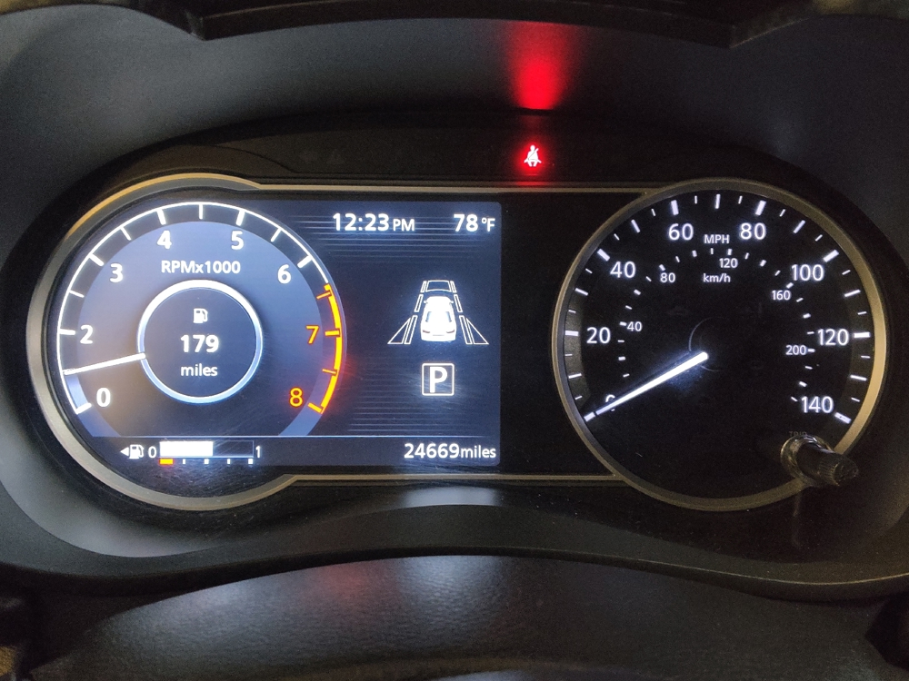 2022 Nissan Versa Sedan SR - Photo 18