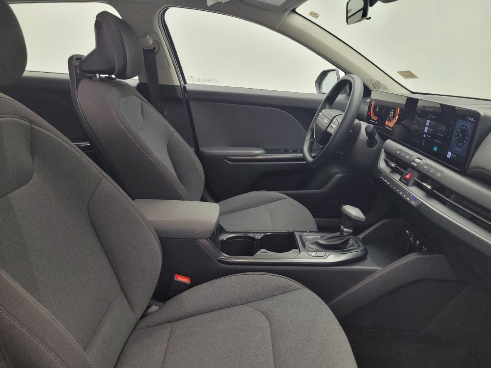 2025 Kia K4 LXS - Photo 16