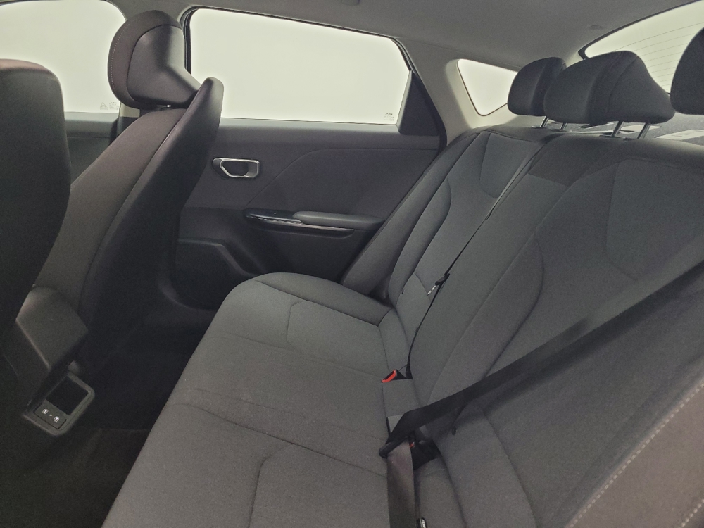 2025 Kia K4 LXS - Photo 14