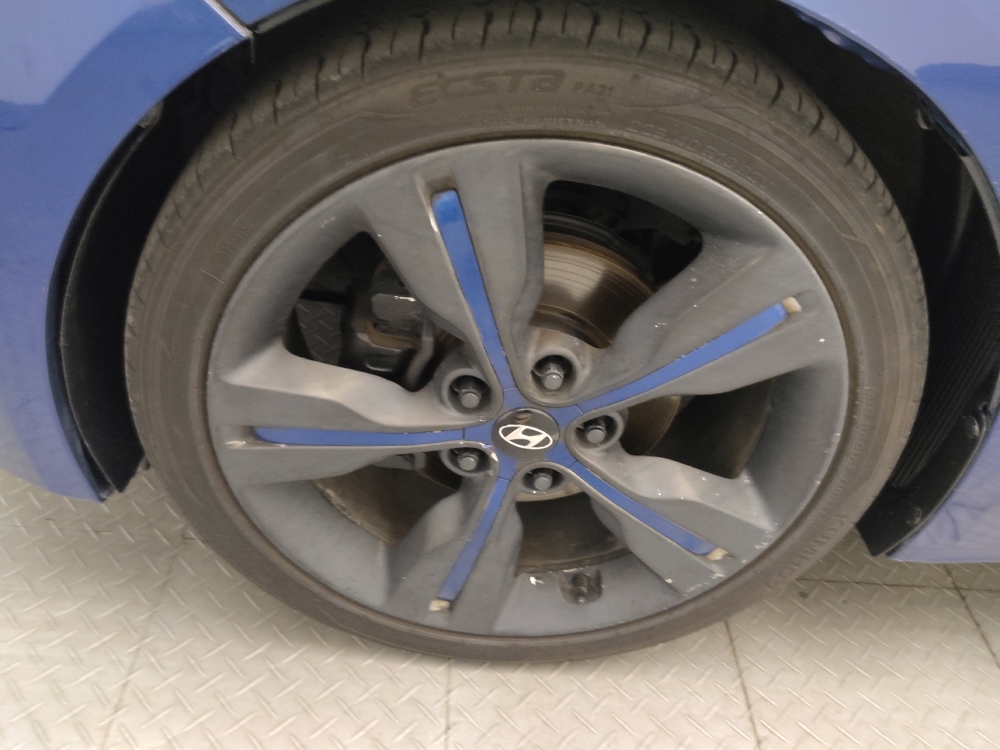 2017 Hyundai Veloster Value Edition - Photo 24