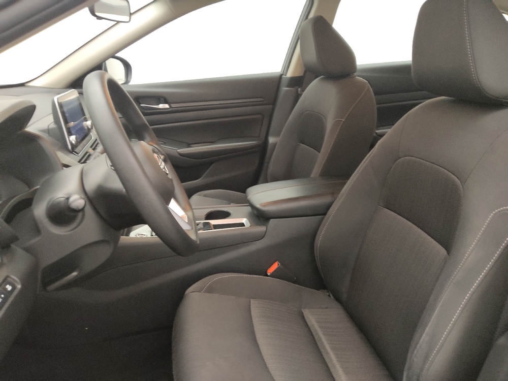 2025 Nissan Altima SV - Photo 13