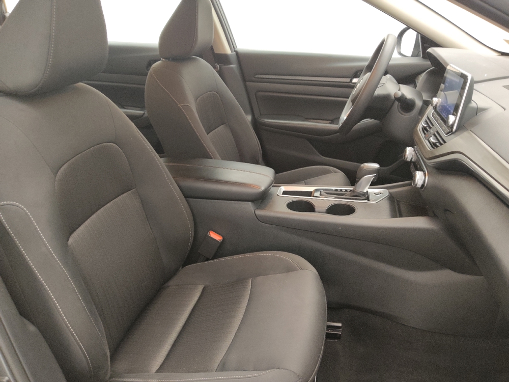 2025 Nissan Altima SV - Photo 16