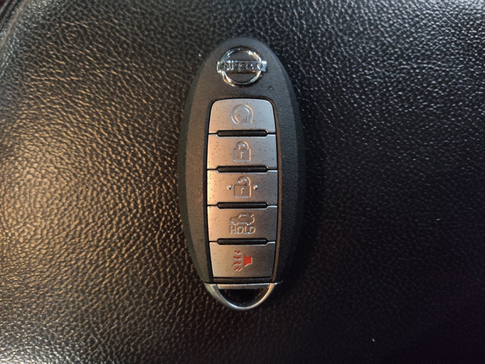 2022 Nissan Versa Sedan SR - Photo 25