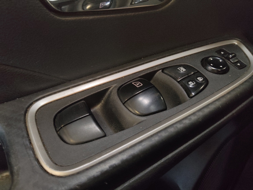 2022 Nissan Versa Sedan SR - Photo 21