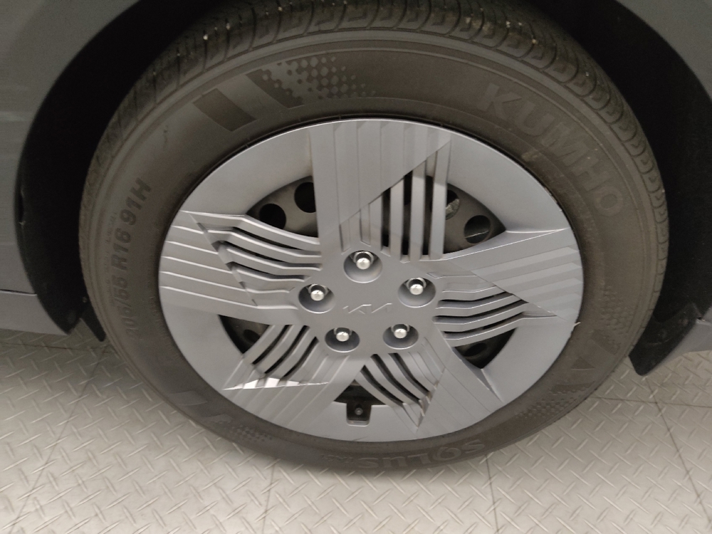 2025 Kia K4 LX - Photo 24
