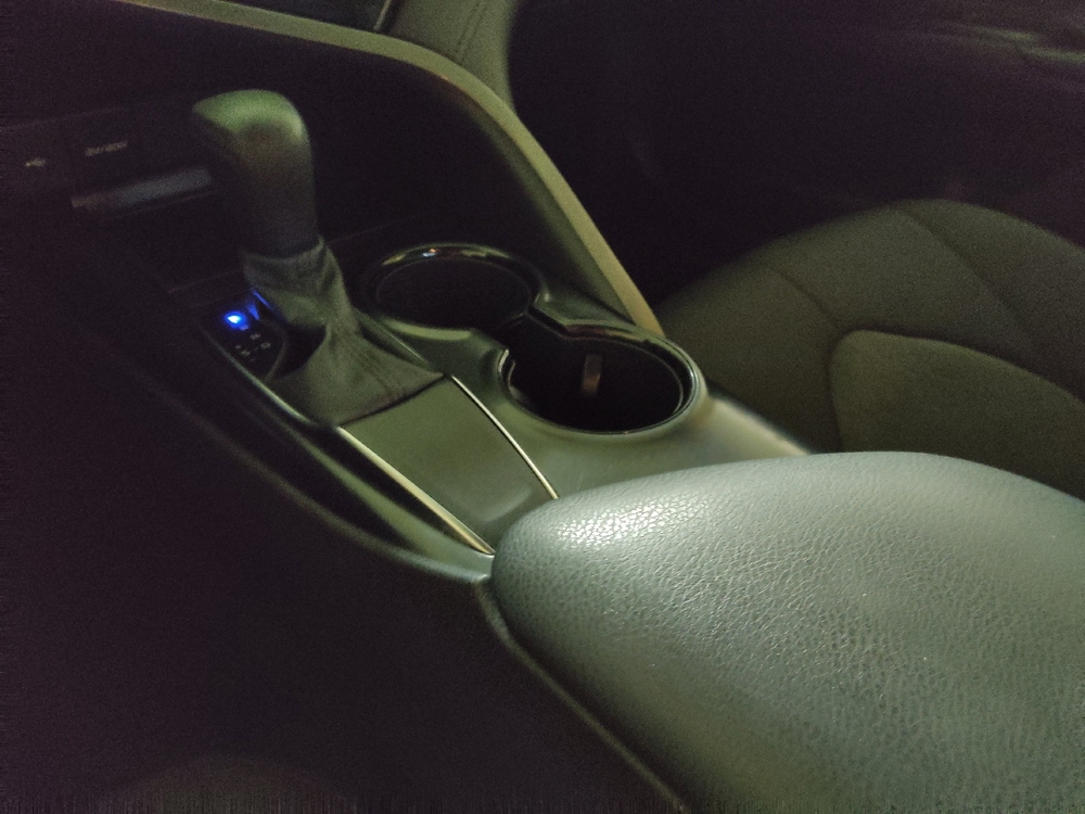 2020 Toyota Camry LE - Photo 20