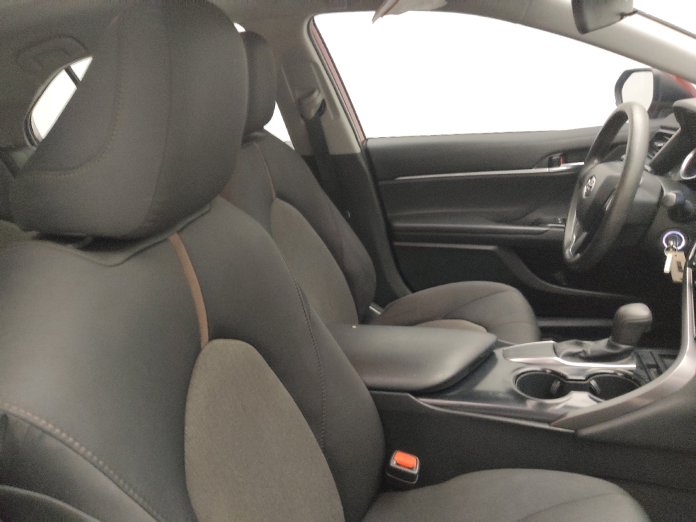 2020 Toyota Camry LE - Photo 16