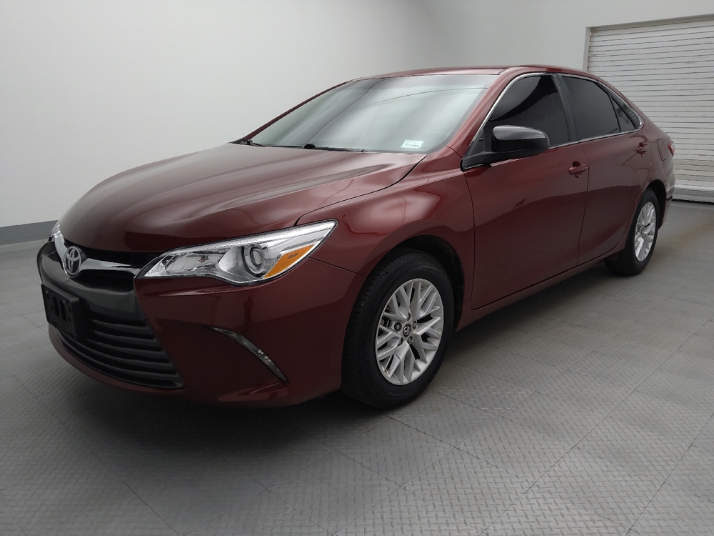 2016 Toyota Camry LE's photo