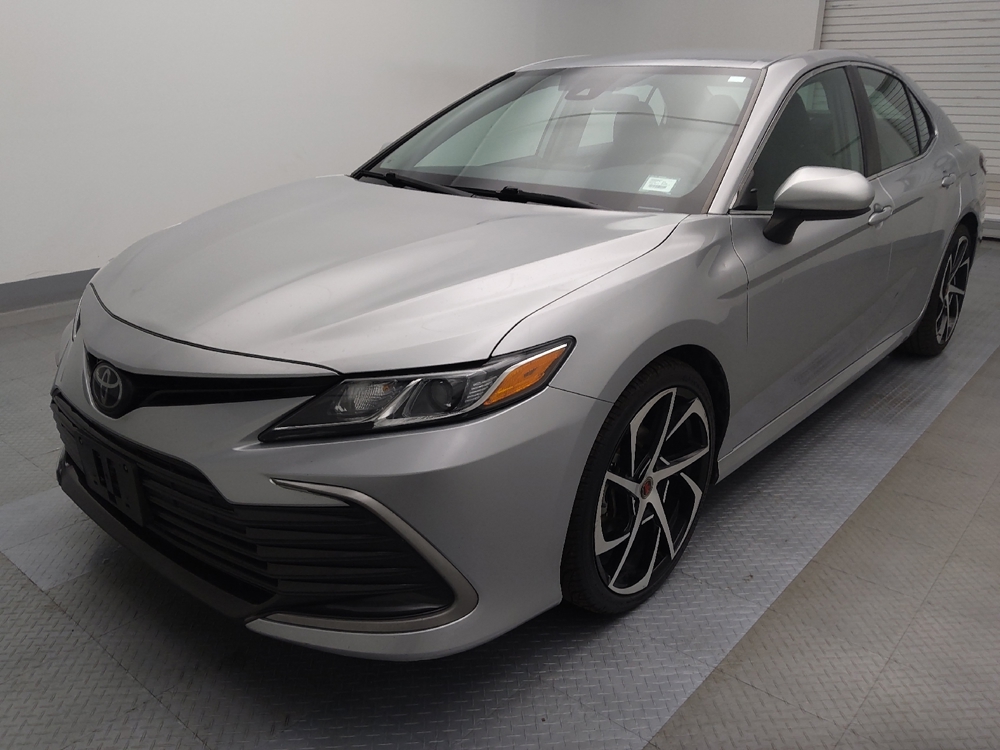 2022 Toyota Camry LE's photo