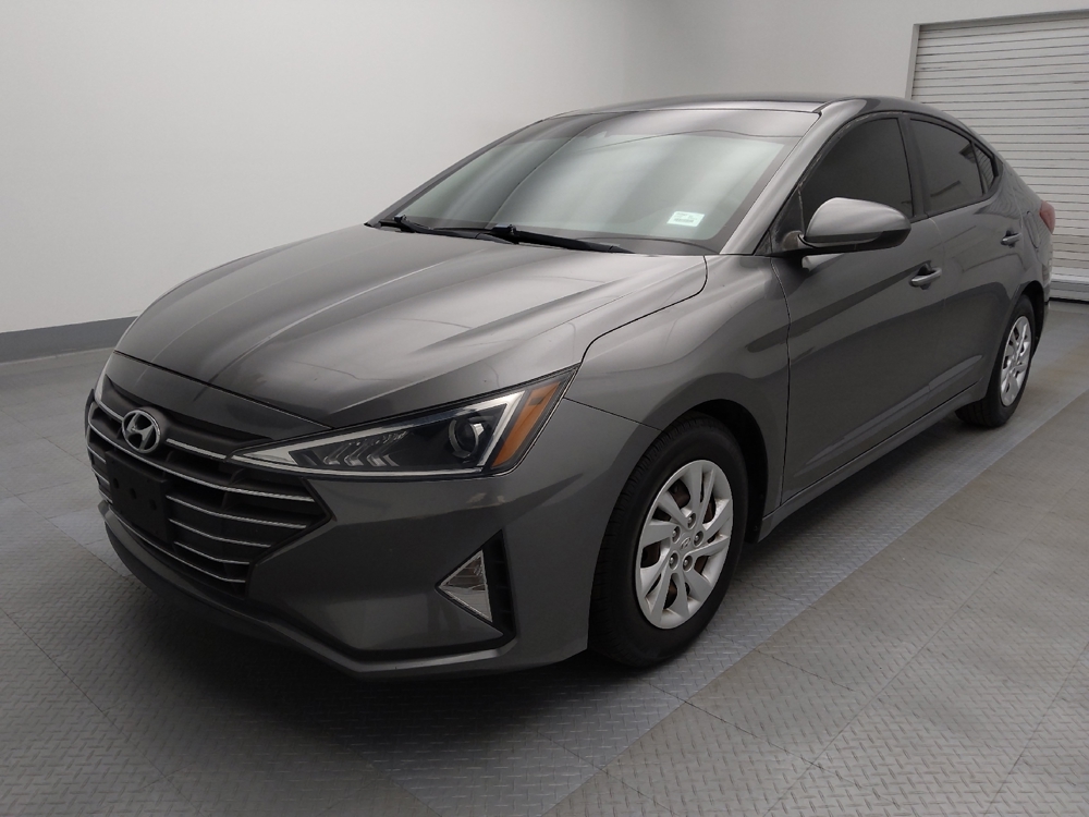 2020 Hyundai Elantra SE's photo