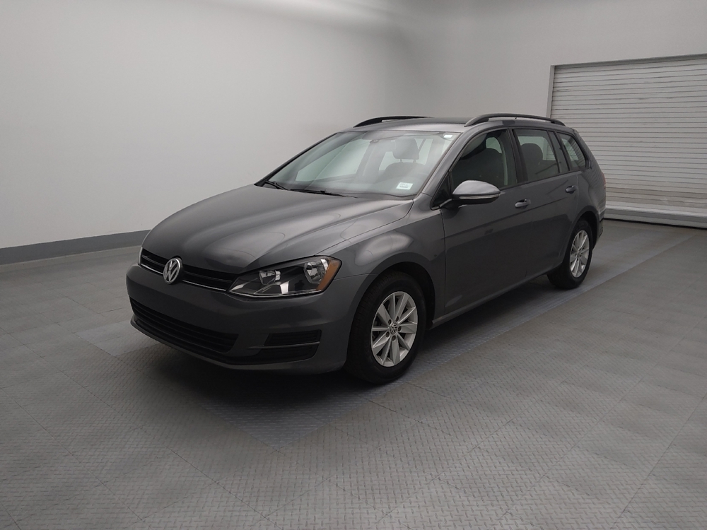 2017 Volkswagen Golf SportWagen S's photo