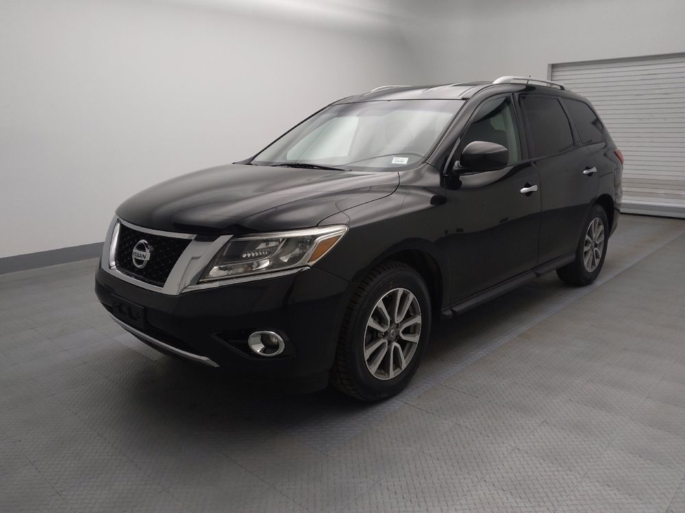2016 Nissan Pathfinder SV's photo