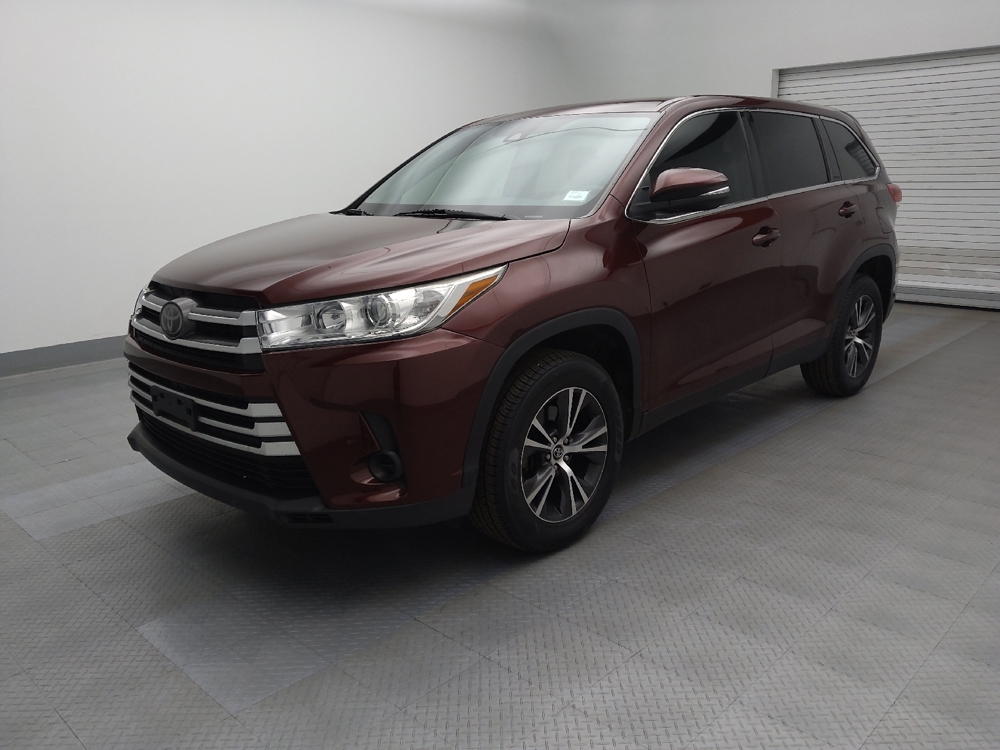 2019 Toyota Highlander LE's photo