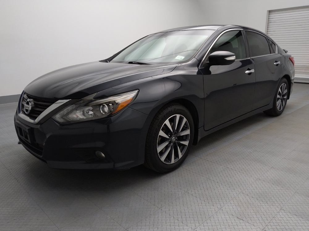 2017 Nissan Altima SL's photo