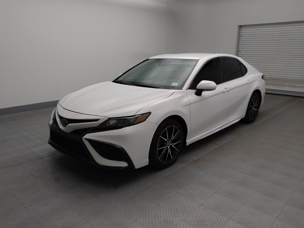 2023 Toyota Camry SE's photo