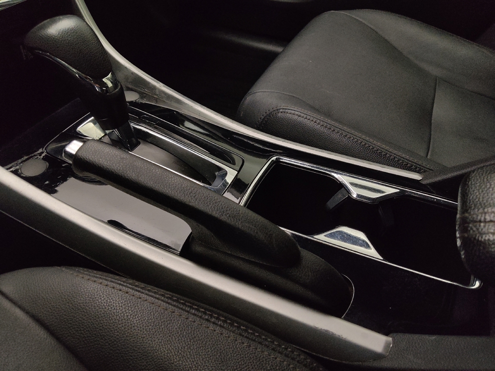 2017 Honda Accord LX - Photo 20
