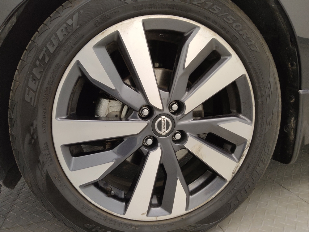 2021 Nissan Versa Sedan SR - Photo 24