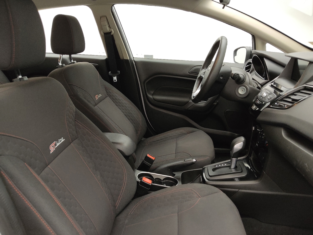 2019 Ford Fiesta ST Line - Photo 16