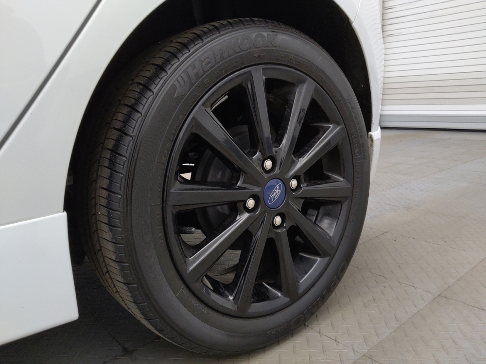 2019 Ford Fiesta ST Line - Photo 24