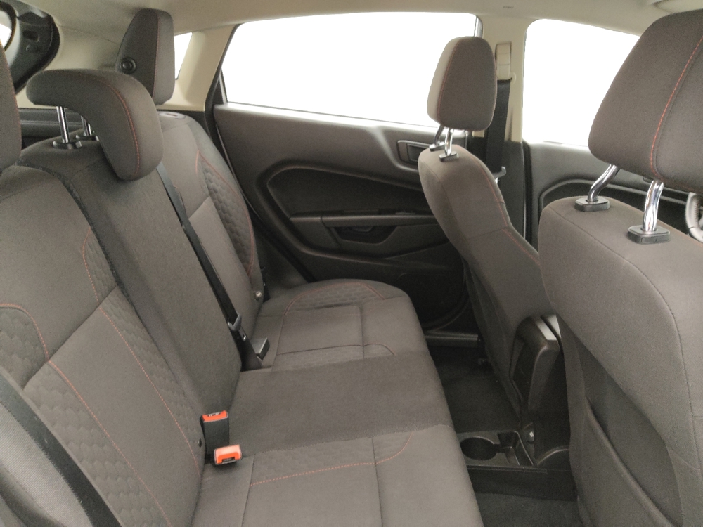 2019 Ford Fiesta ST Line - Photo 15