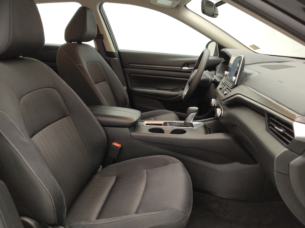 2025 Nissan Altima SV - Photo 16