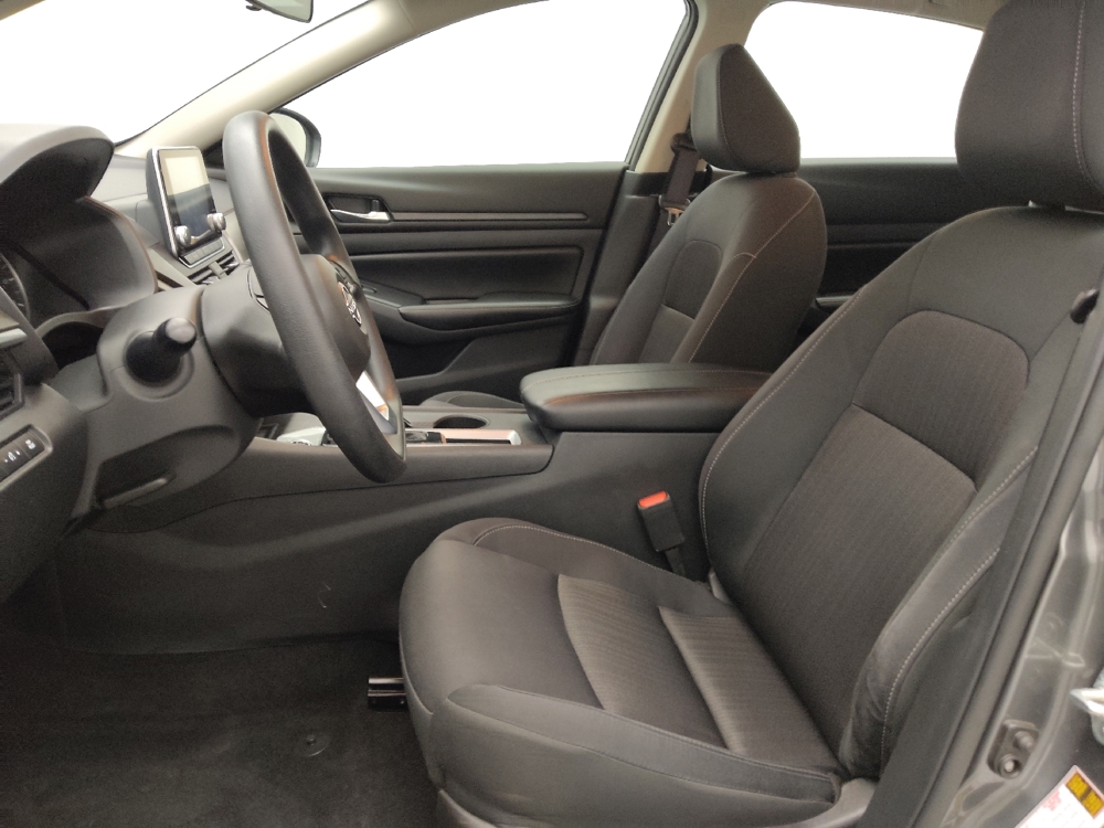 2025 Nissan Altima SV - Photo 13