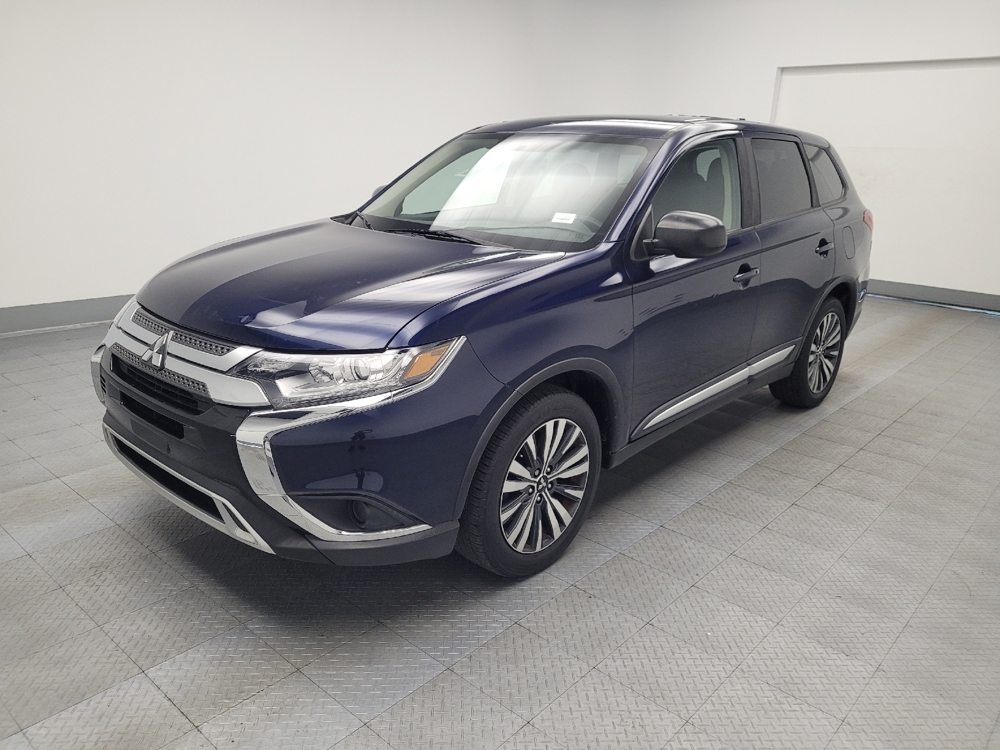2020 Mitsubishi Outlander ES's photo
