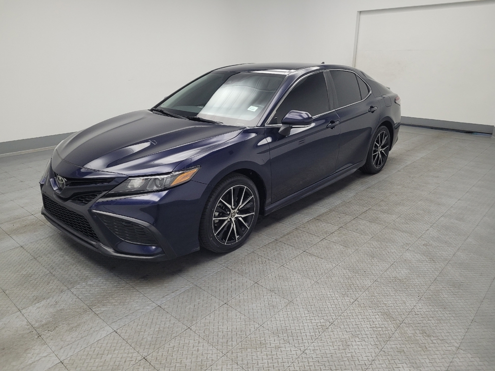 2022 Toyota Camry SE's photo