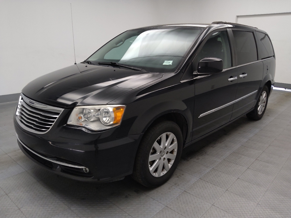 2016 Chrysler Town & Country Base's photo