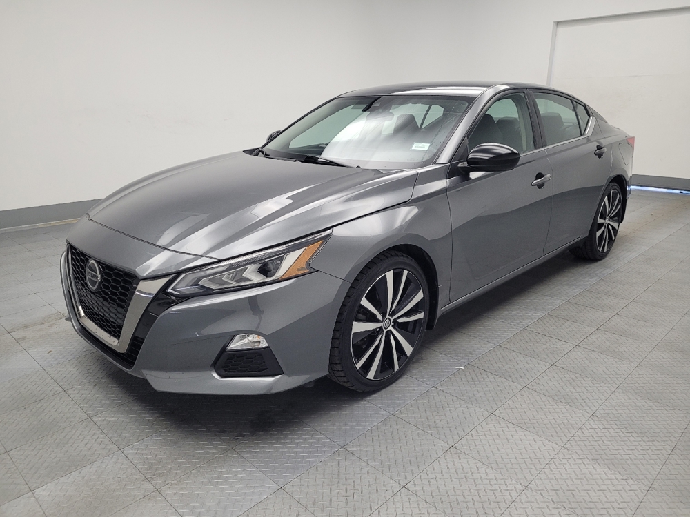 2022 Nissan Altima SR's photo
