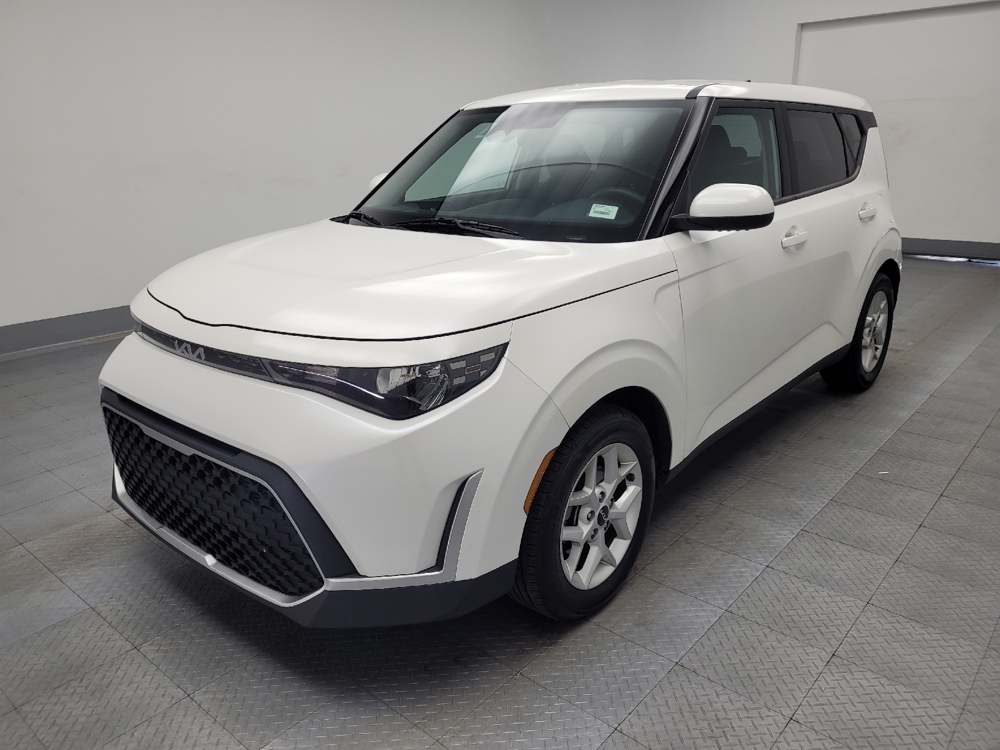 2023 Kia Soul LX's photo