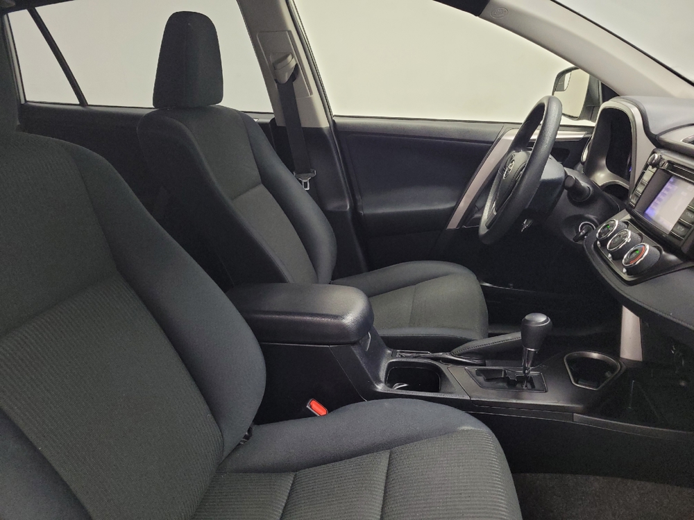 2018 Toyota RAV4 LE - Photo 16