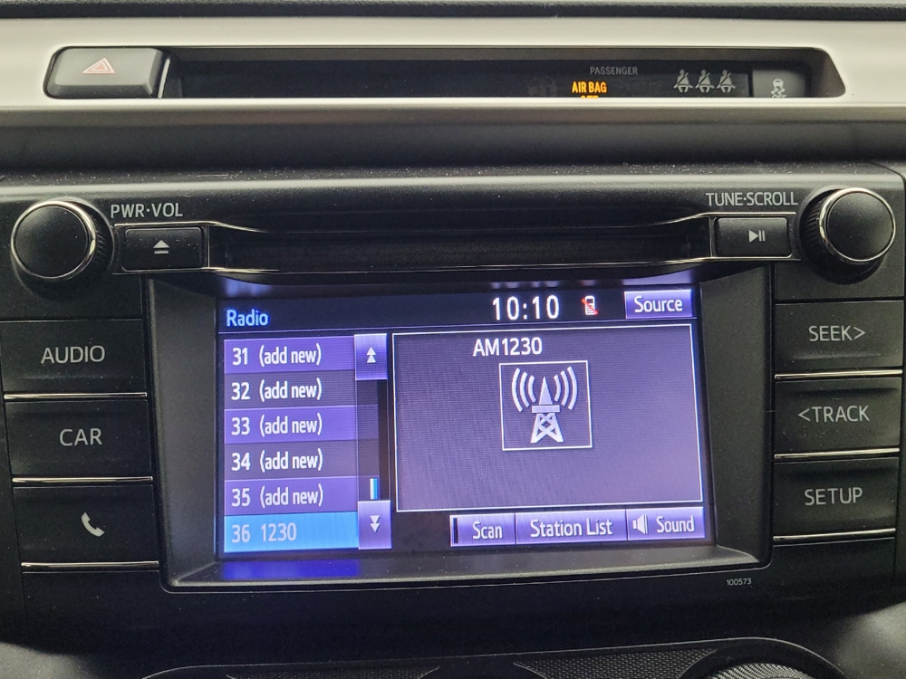 2018 Toyota RAV4 LE - Photo 19
