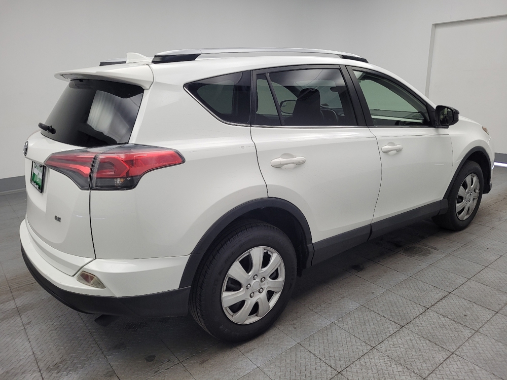 2018 Toyota RAV4 LE - Photo 7
