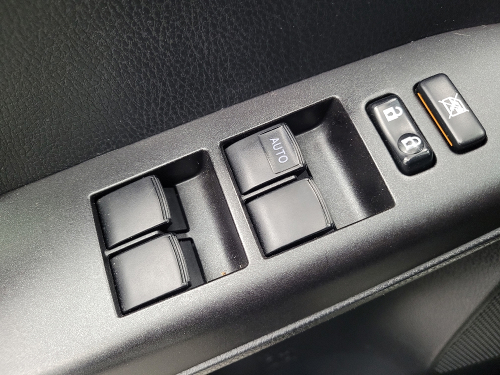 2018 Toyota RAV4 LE - Photo 21