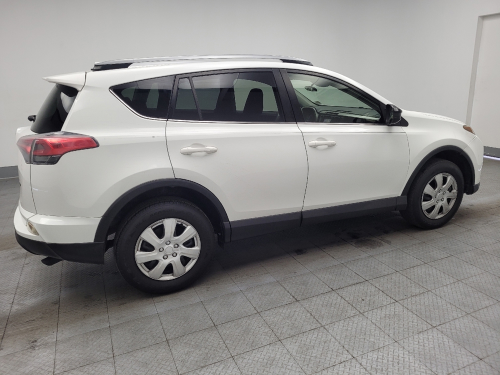 2018 Toyota RAV4 LE - Photo 8