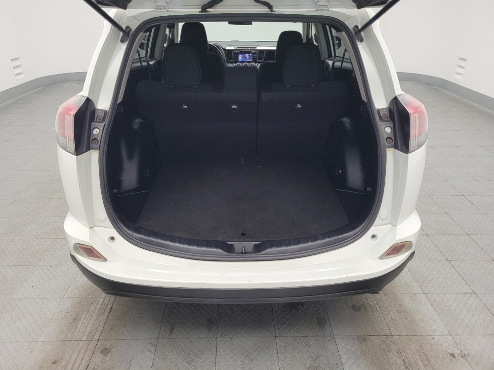 2018 Toyota RAV4 LE - Photo 22