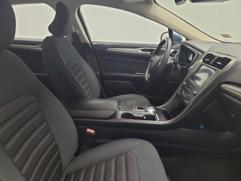 2019 Ford Fusion SE - Photo 16